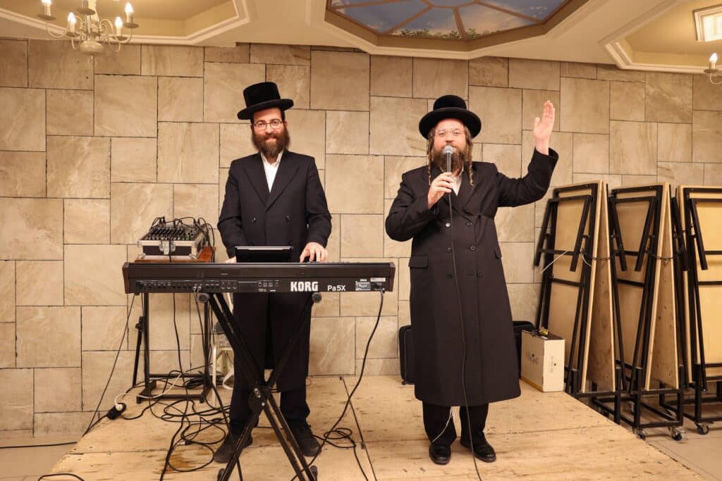 גלריה: המשפיע הגה"צ רבי אלימלך בידרמן בירמץ את נכדו