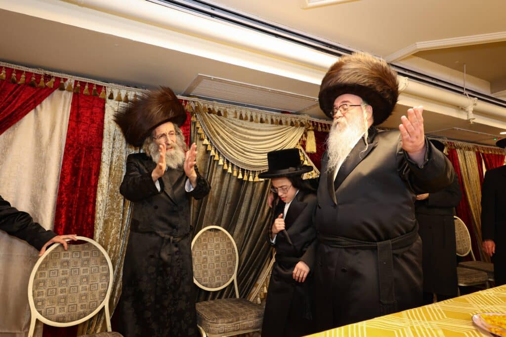 גלריה: המשפיע הגה"צ רבי אלימלך בידרמן בירמץ את נכדו