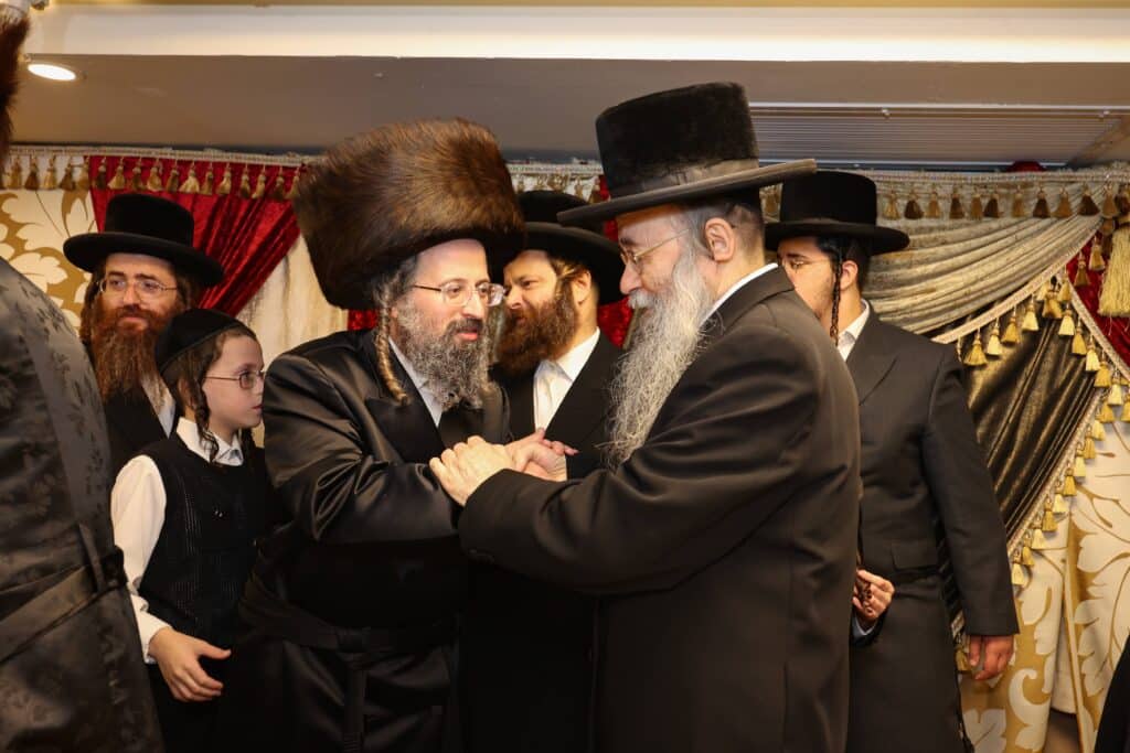 גלריה: המשפיע הגה"צ רבי אלימלך בידרמן בירמץ את נכדו
