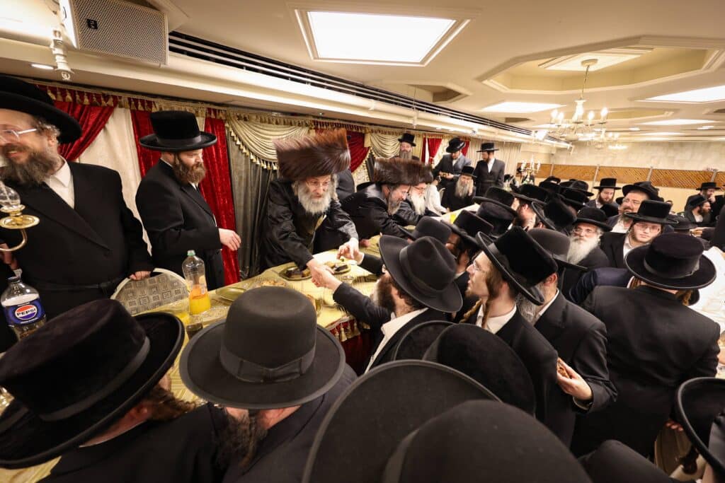 גלריה: המשפיע הגה"צ רבי אלימלך בידרמן בירמץ את נכדו