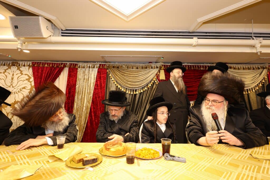 גלריה: המשפיע הגה"צ רבי אלימלך בידרמן בירמץ את נכדו