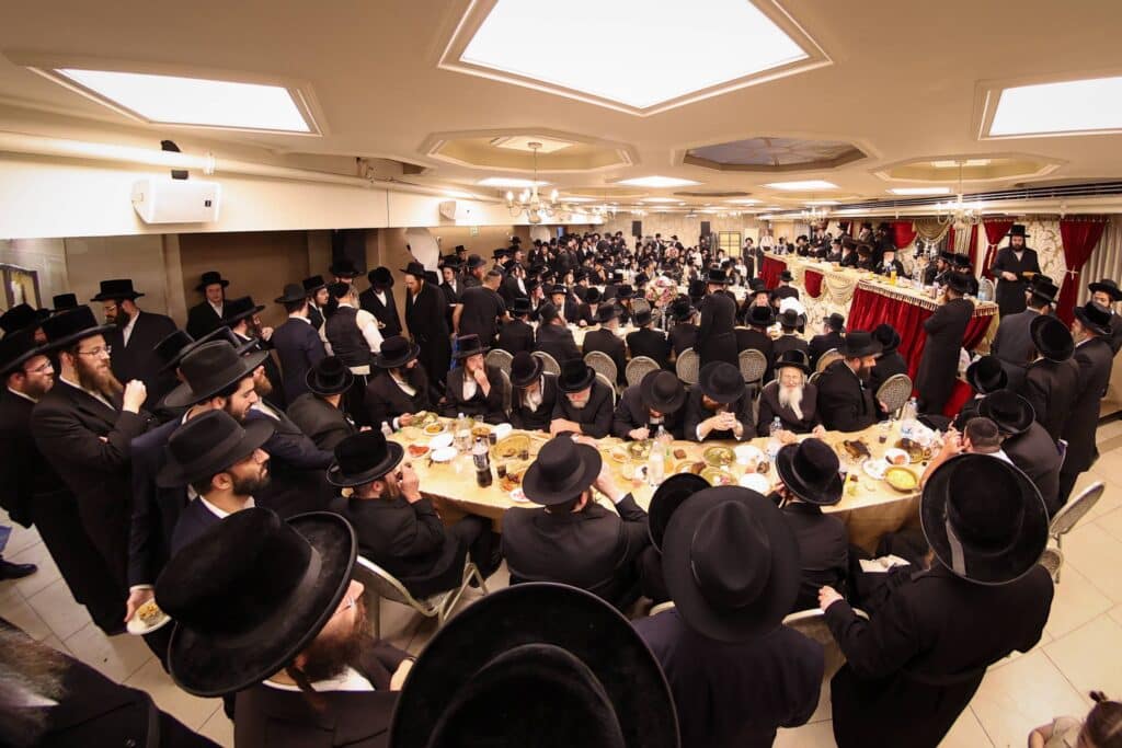 גלריה: המשפיע הגה"צ רבי אלימלך בידרמן בירמץ את נכדו