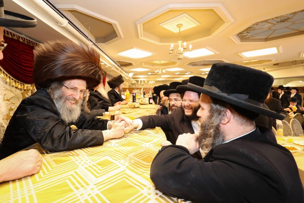 גלריה: המשפיע הגה"צ רבי אלימלך בידרמן בירמץ את נכדו