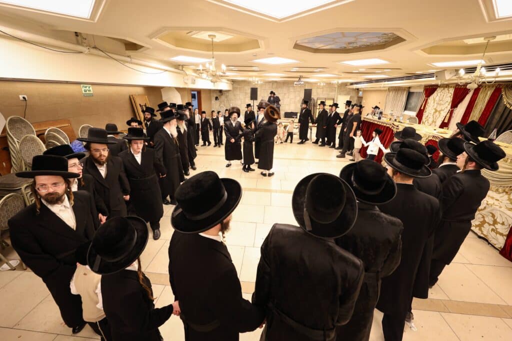 גלריה: המשפיע הגה"צ רבי אלימלך בידרמן בירמץ את נכדו