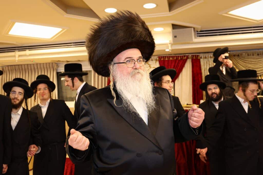 גלריה: המשפיע הגה"צ רבי אלימלך בידרמן בירמץ את נכדו