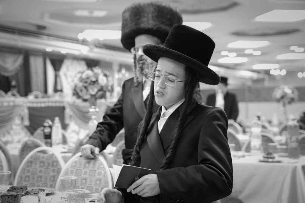 גלריה: המשפיע הגה"צ רבי אלימלך בידרמן בירמץ את נכדו