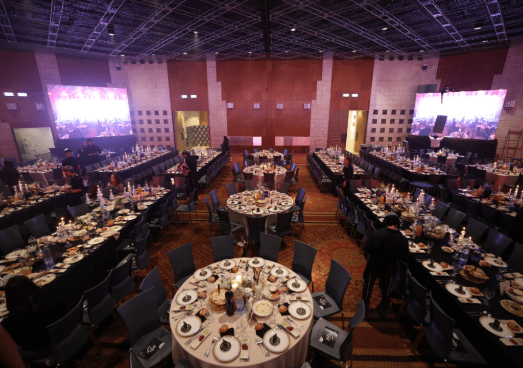 מעמד ה'בר מצוה' האדיר והמרגש שנערך ל-56 יתומי 'זה לזה' בהשתתפות גדולי הדור שליט"א 