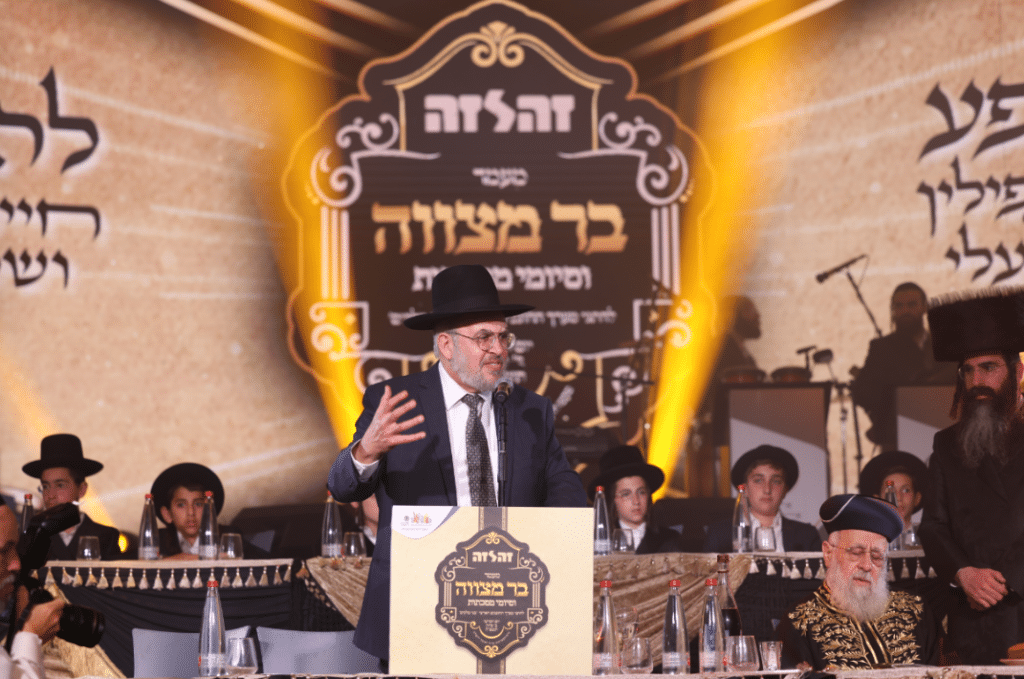 מעמד ה'בר מצוה' האדיר והמרגש שנערך ל-56 יתומי 'זה לזה' בהשתתפות גדולי הדור שליט"א 