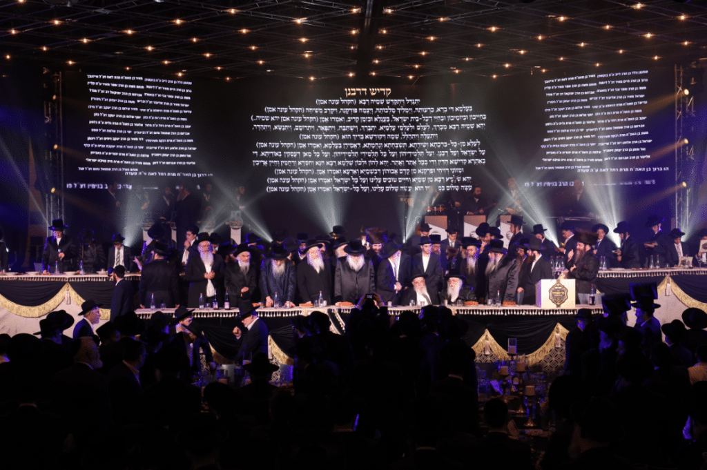 מעמד ה'בר מצוה' האדיר והמרגש שנערך ל-56 יתומי 'זה לזה' בהשתתפות גדולי הדור שליט"א 