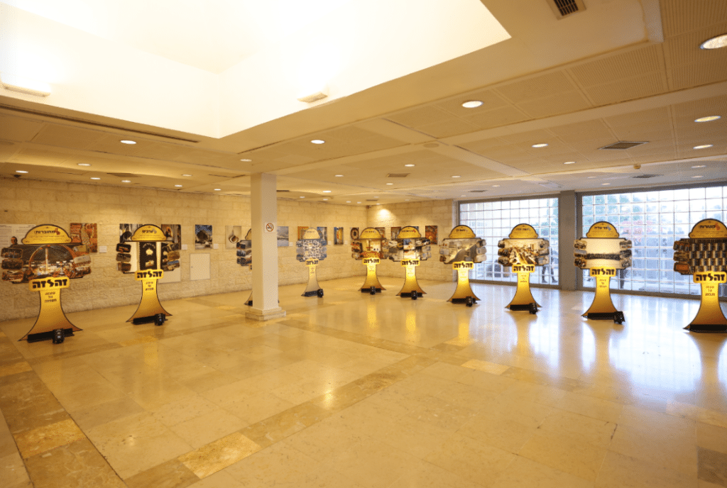 מעמד ה'בר מצוה' האדיר והמרגש שנערך ל-56 יתומי 'זה לזה' בהשתתפות גדולי הדור שליט"א 