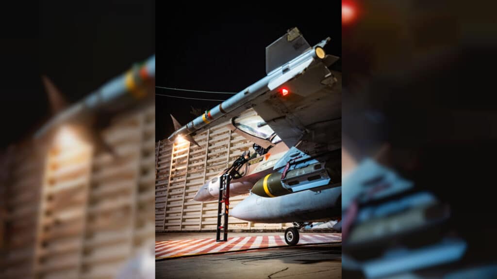 דובר צה"ל חושף תיעודים מהמראת המטוסים לתקיפה דובר צה"ל חושף תיעודים מהמראת המטוסים לתקיפה