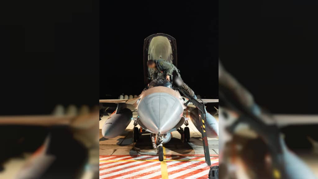 דובר צה"ל חושף תיעודים מהמראת המטוסים לתקיפה דובר צה"ל חושף תיעודים מהמראת המטוסים לתקיפה