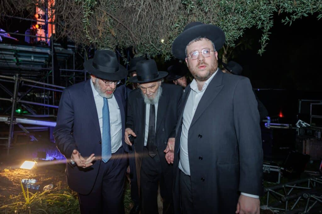 ב'עטרת שלמה' הכניסו ספר תורה חדש להיכל המפואר בעולם