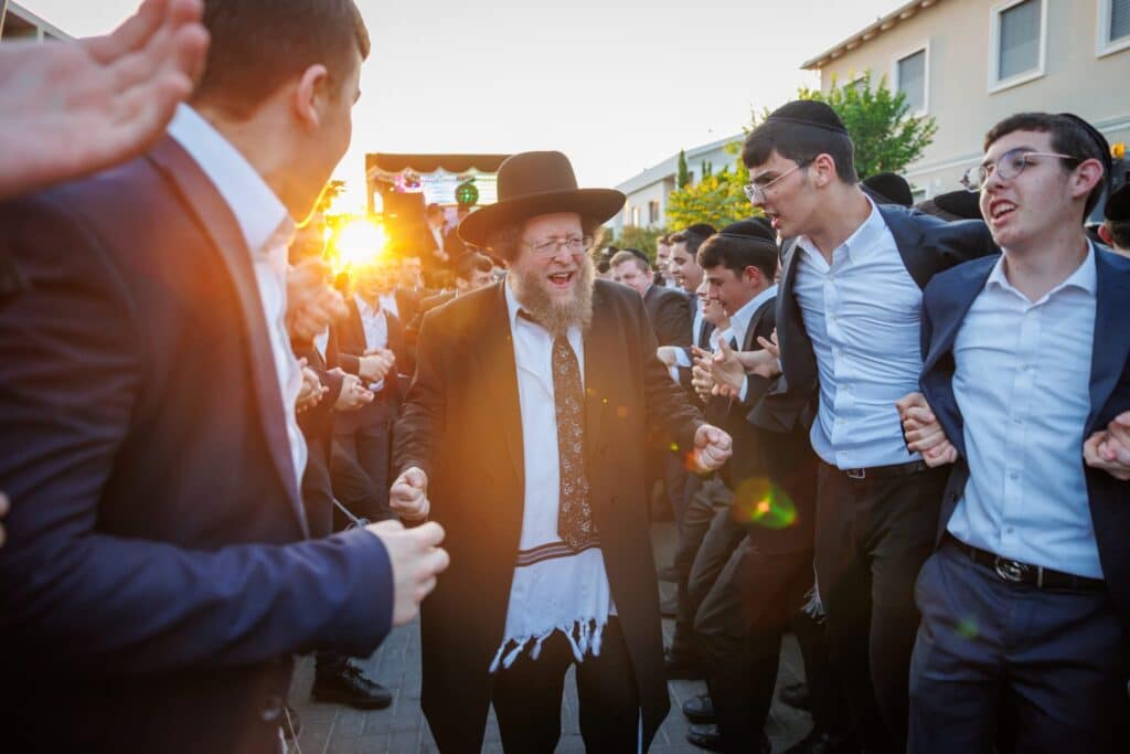 ב'עטרת שלמה' הכניסו ספר תורה חדש להיכל המפואר בעולם