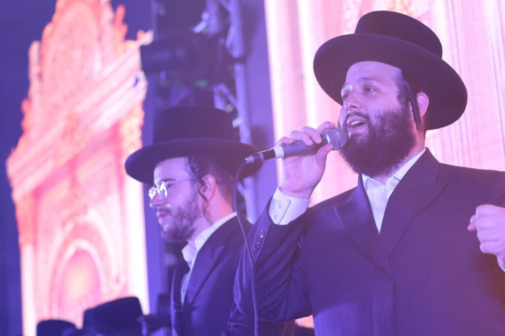 ב'עטרת שלמה' הכניסו ספר תורה חדש להיכל המפואר בעולם