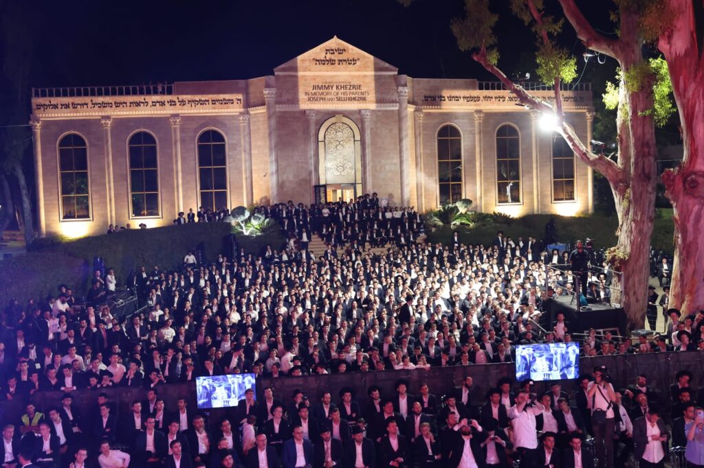 ב'עטרת שלמה' הכניסו ספר תורה חדש להיכל המפואר בעולם