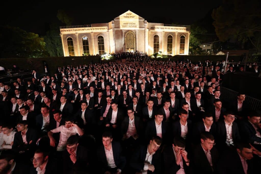 ב'עטרת שלמה' הכניסו ספר תורה חדש להיכל המפואר בעולם