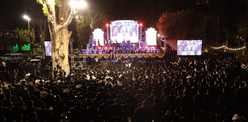 ב'עטרת שלמה' הכניסו ספר תורה חדש להיכל המפואר בעולם