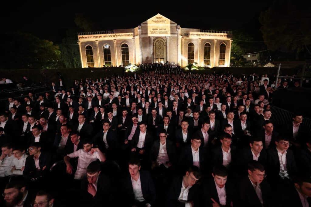 ב'עטרת שלמה' הכניסו ספר תורה חדש להיכל המפואר בעולם