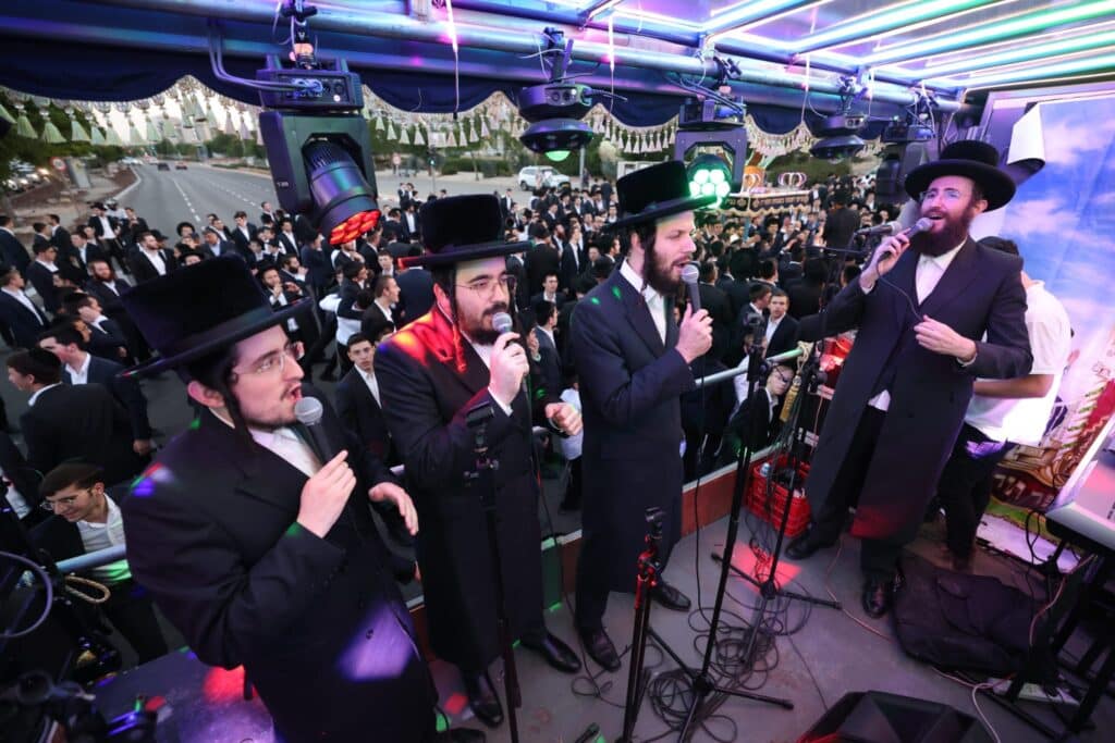 ב'עטרת שלמה' הכניסו ספר תורה חדש להיכל המפואר בעולם