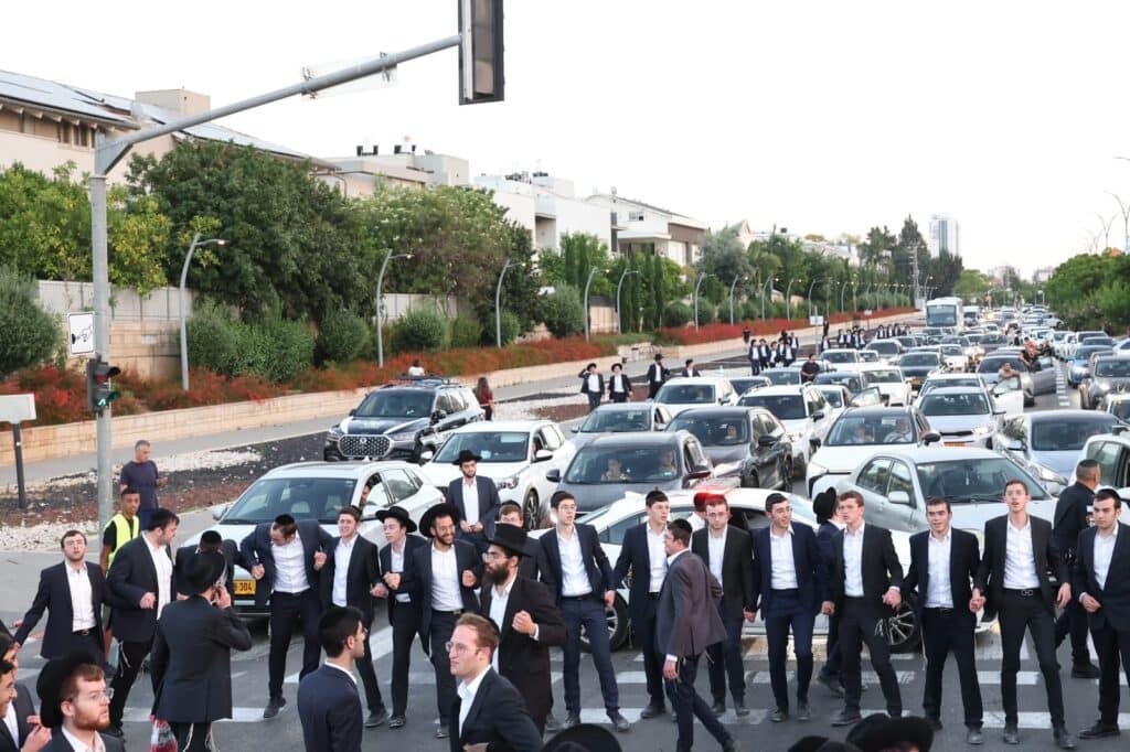 ב'עטרת שלמה' הכניסו ספר תורה חדש להיכל המפואר בעולם