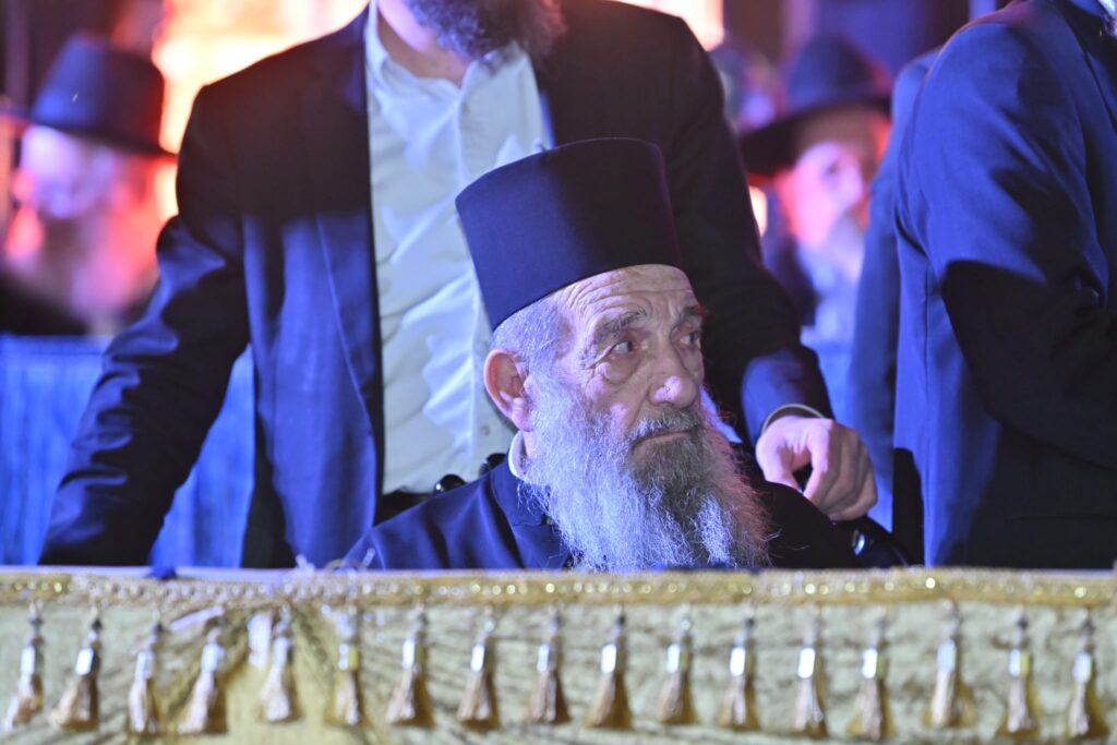 ב'עטרת שלמה' הכניסו ספר תורה חדש להיכל המפואר בעולם