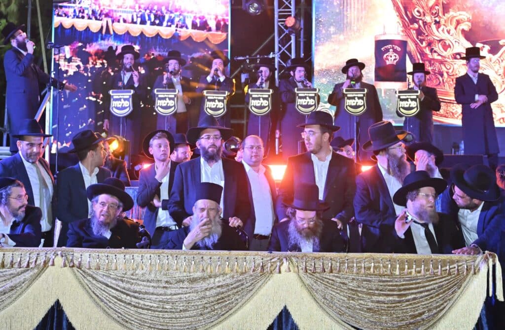 ב'עטרת שלמה' הכניסו ספר תורה חדש להיכל המפואר בעולם