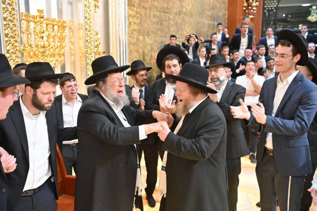 ב'עטרת שלמה' הכניסו ספר תורה חדש להיכל המפואר בעולם