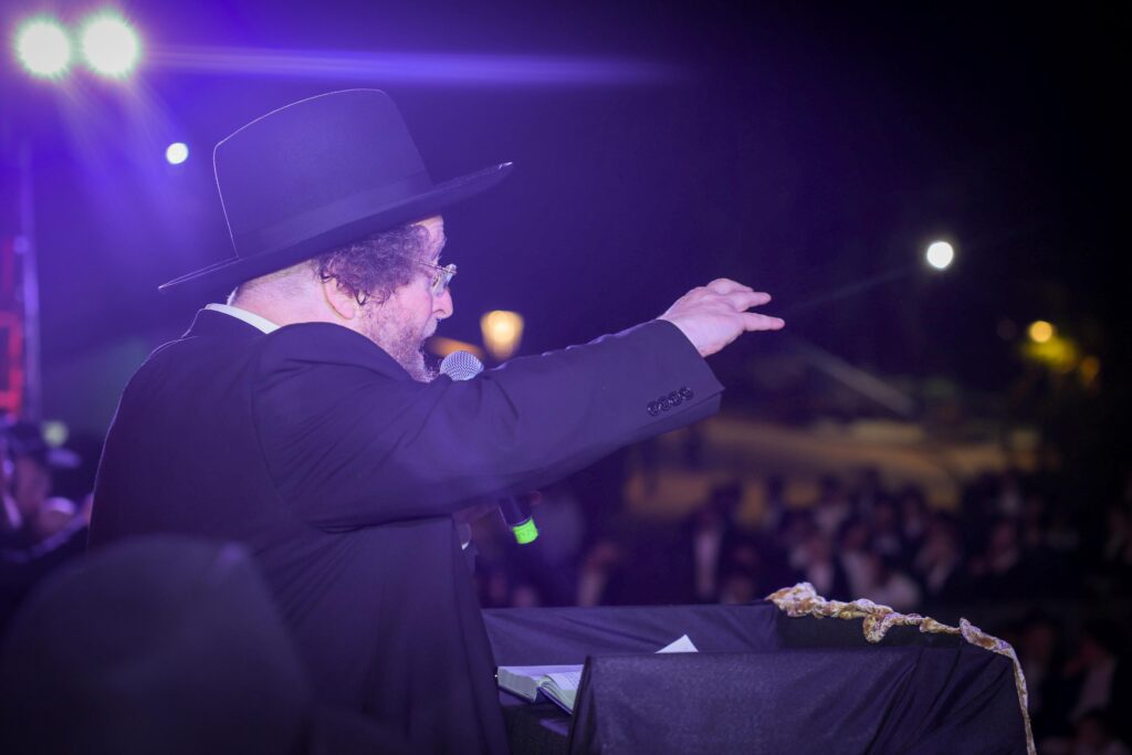 ב'עטרת שלמה' הכניסו ספר תורה חדש להיכל המפואר בעולם