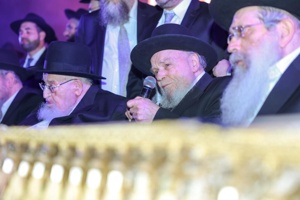 ב'עטרת שלמה' הכניסו ספר תורה חדש להיכל המפואר בעולם