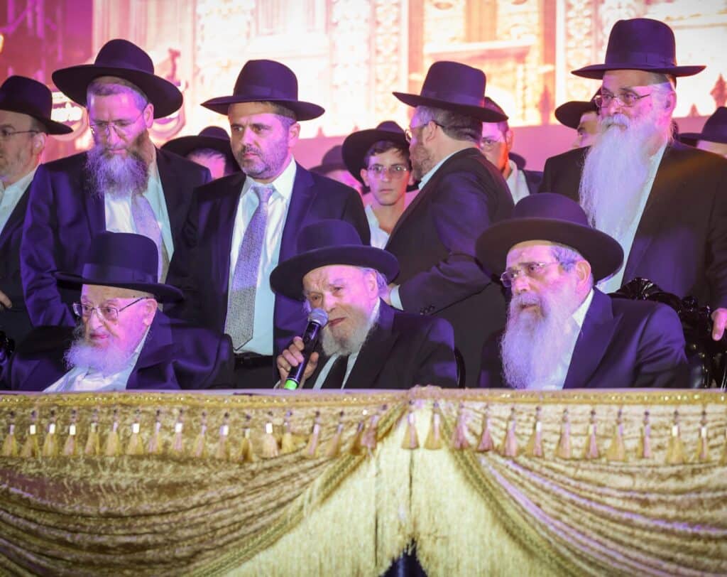 ב'עטרת שלמה' הכניסו ספר תורה חדש להיכל המפואר בעולם