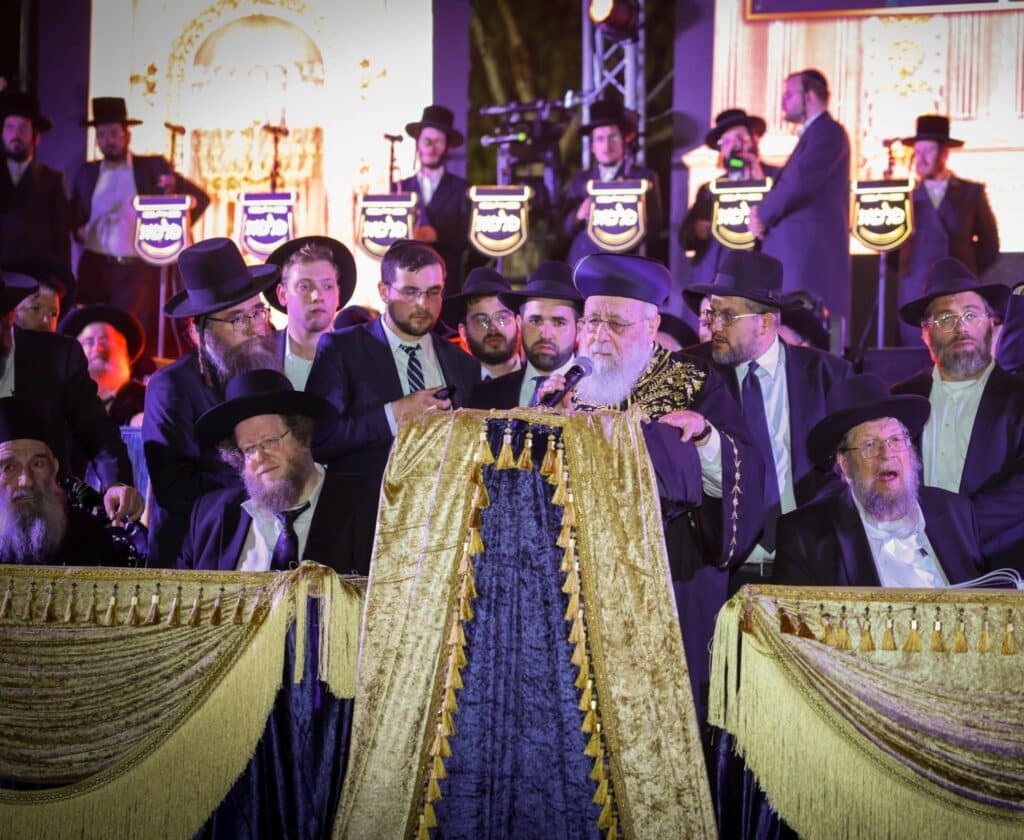 ב'עטרת שלמה' הכניסו ספר תורה חדש להיכל המפואר בעולם