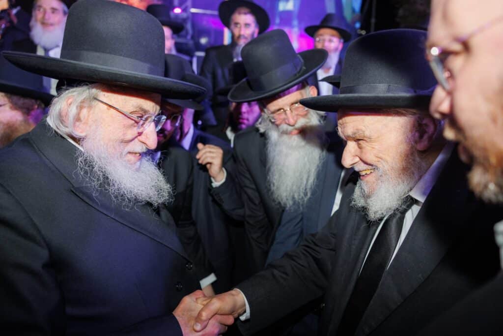 ב'עטרת שלמה' הכניסו ספר תורה חדש להיכל המפואר בעולם