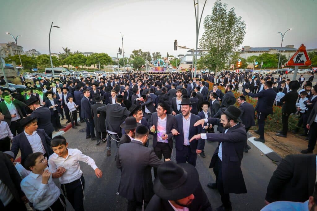 ב'עטרת שלמה' הכניסו ספר תורה חדש להיכל המפואר בעולם