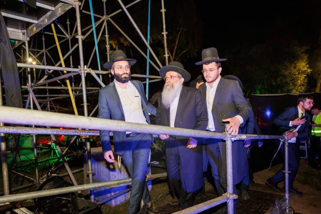 ב'עטרת שלמה' הכניסו ספר תורה חדש להיכל המפואר בעולם