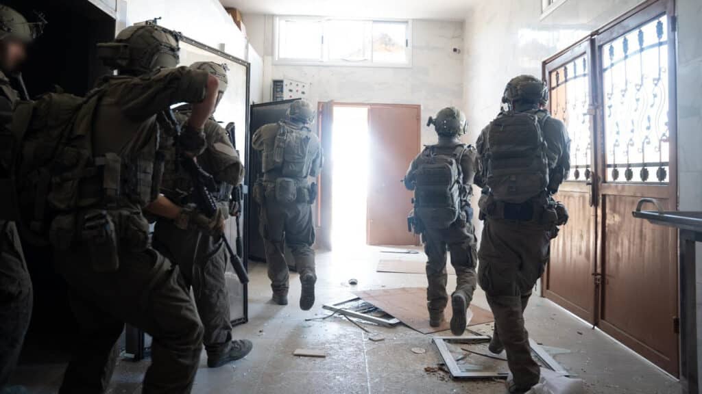 תיעוד מנהרות חמאס תחת בית החולים האירופי בחאן יונס