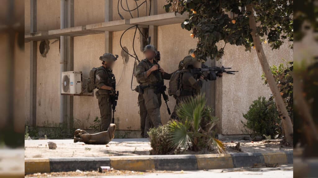 תיעוד מנהרות חמאס תחת בית החולים האירופי בחאן יונס