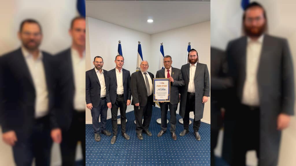 יו"ר ארגון 'מזור' הרב שמעון רגובי קיבל תעודת הוקרה ייחודית מראש העיר ירושלים