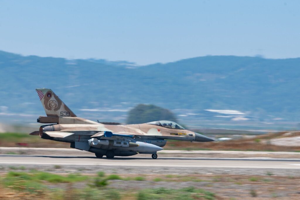 רגע היציאה של מטוסי הקרב לתקיפה באיראן