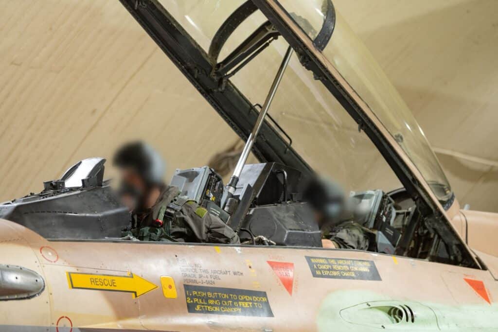 רגע היציאה של מטוסי הקרב לתקיפה באיראן