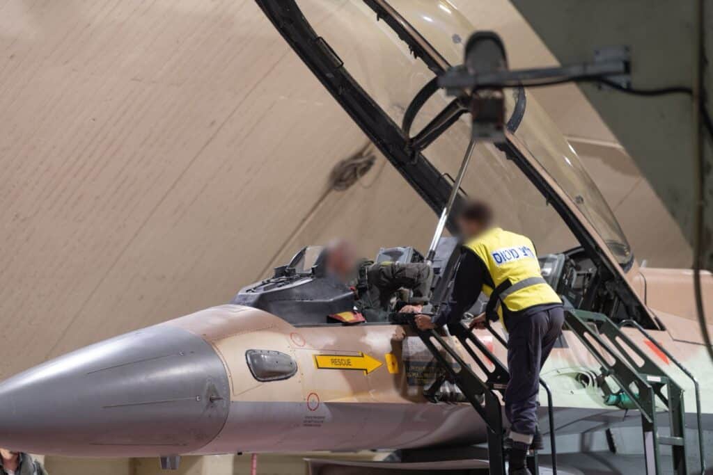 רגע היציאה של מטוסי הקרב לתקיפה באיראן