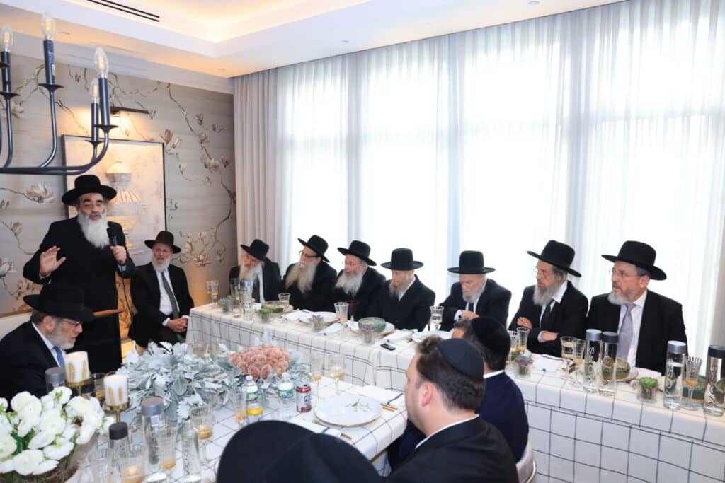 אלפים התכנסו בליקווד בזעקה על המלחמה הגבירים פתחו כיסים