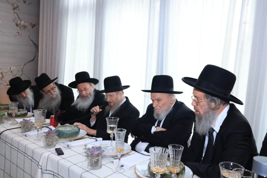 אלפים התכנסו בליקווד בזעקה על המלחמה הגבירים פתחו כיסים