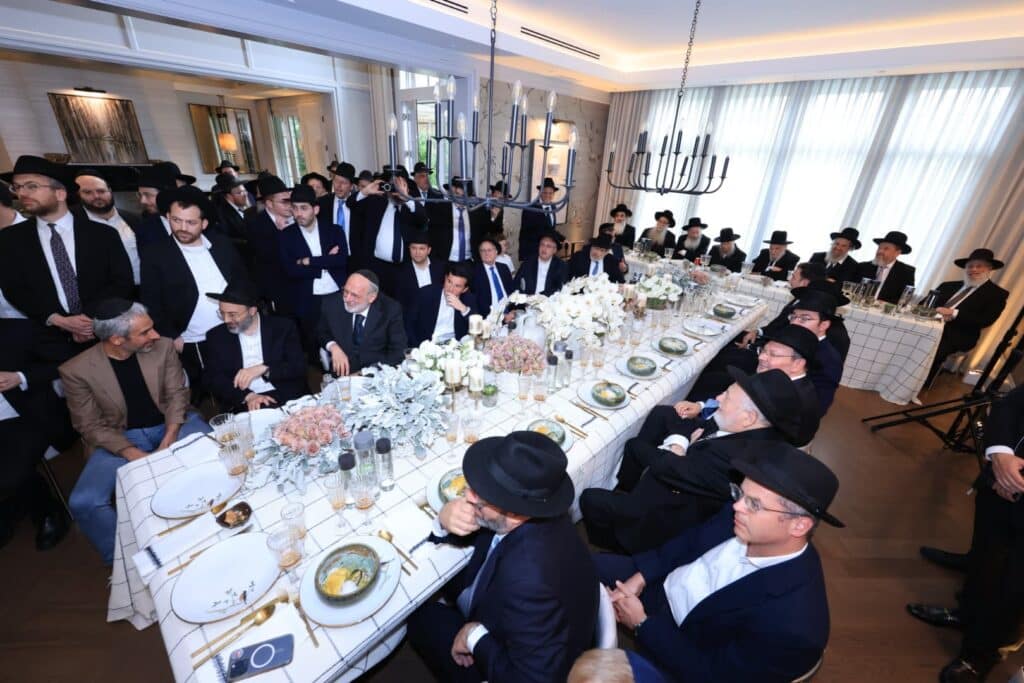 אלפים התכנסו בליקווד בזעקה על המלחמה הגבירים פתחו כיסים