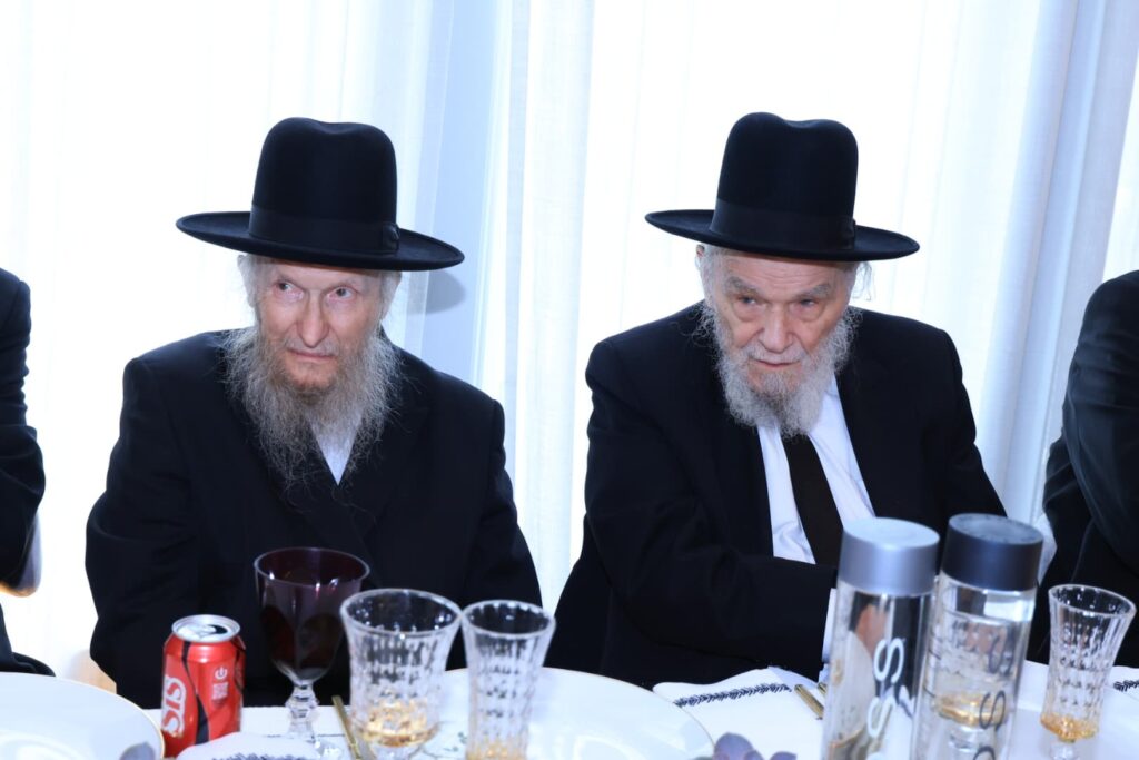 אלפים התכנסו בליקווד בזעקה על המלחמה הגבירים פתחו כיסים