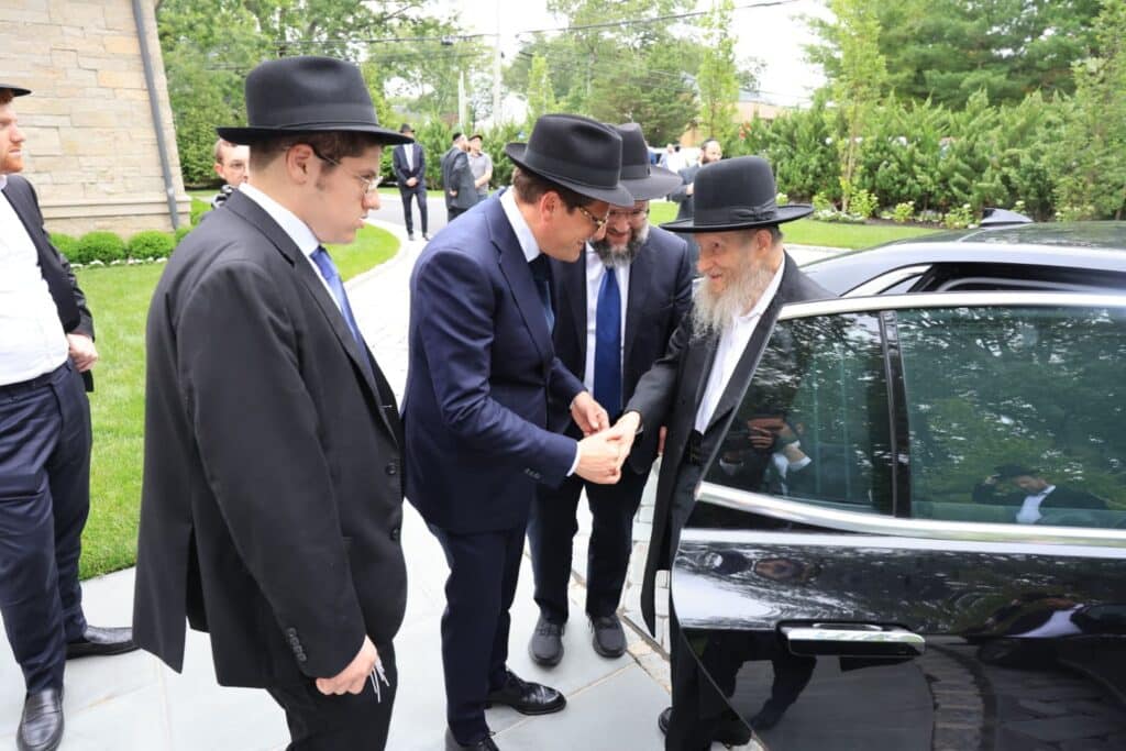 אלפים התכנסו בליקווד בזעקה על המלחמה הגבירים פתחו כיסים