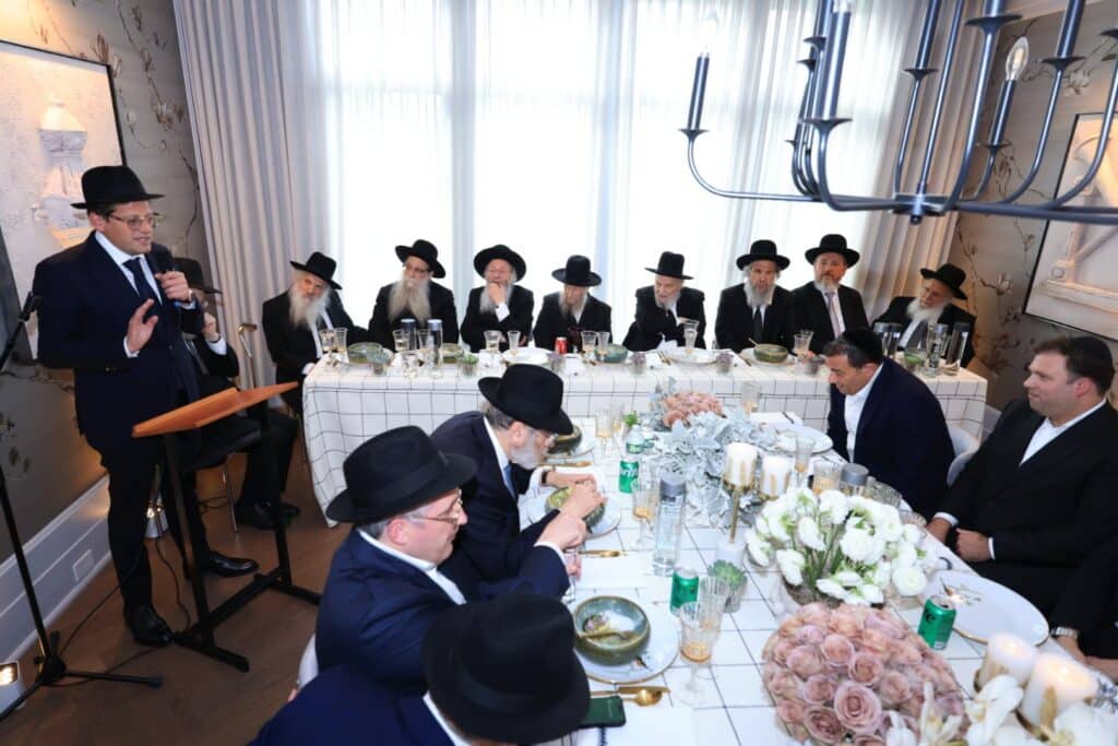 אלפים התכנסו בליקווד בזעקה על המלחמה הגבירים פתחו כיסים