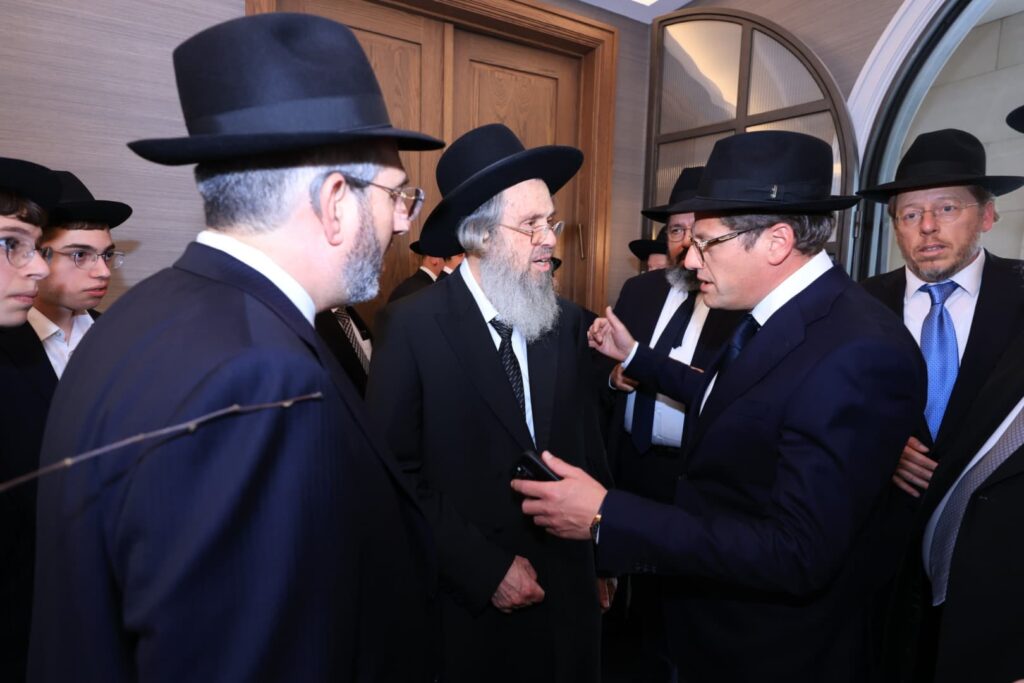 אלפים התכנסו בליקווד בזעקה על המלחמה הגבירים פתחו כיסים