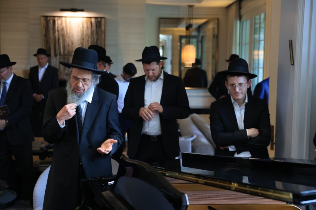 אלפים התכנסו בליקווד בזעקה על המלחמה הגבירים פתחו כיסים