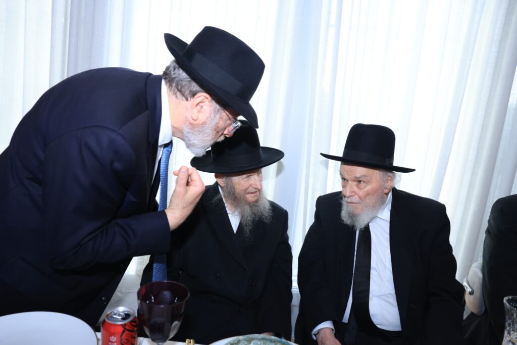 אלפים התכנסו בליקווד בזעקה על המלחמה הגבירים פתחו כיסים